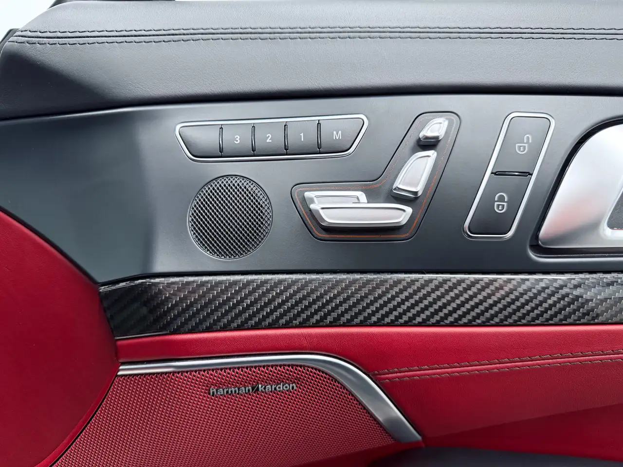 Mercedes-Benz SL снимка Mercedes-Benz SL