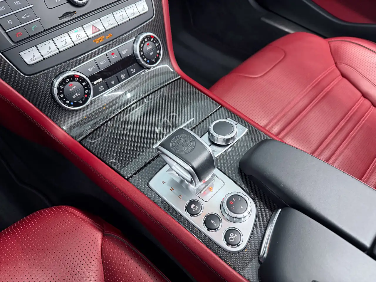 Mercedes-Benz SL снимка Mercedes-Benz SL