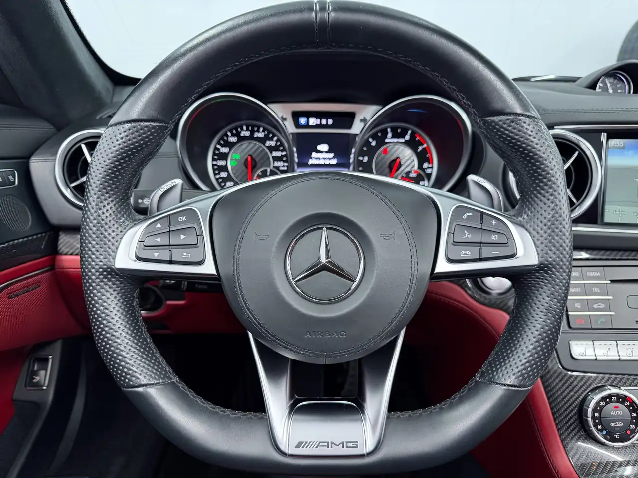 Mercedes-Benz SL снимка Mercedes-Benz SL