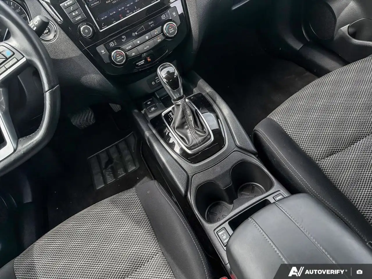 Nissan Qashqai photo Nissan Qashqai