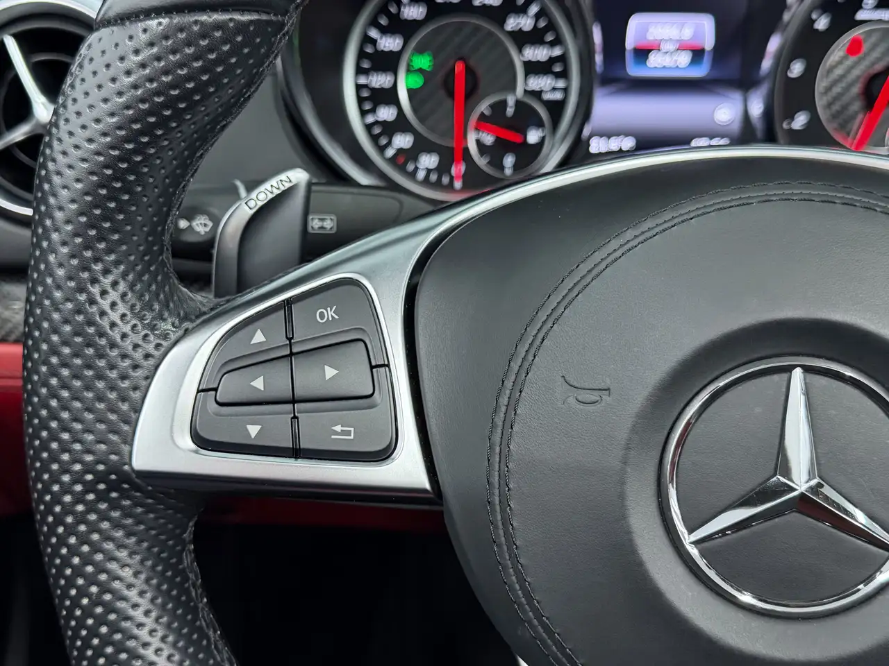 Mercedes-Benz SL снимка Mercedes-Benz SL
