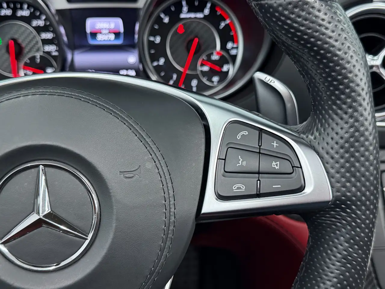 Mercedes-Benz SL снимка Mercedes-Benz SL