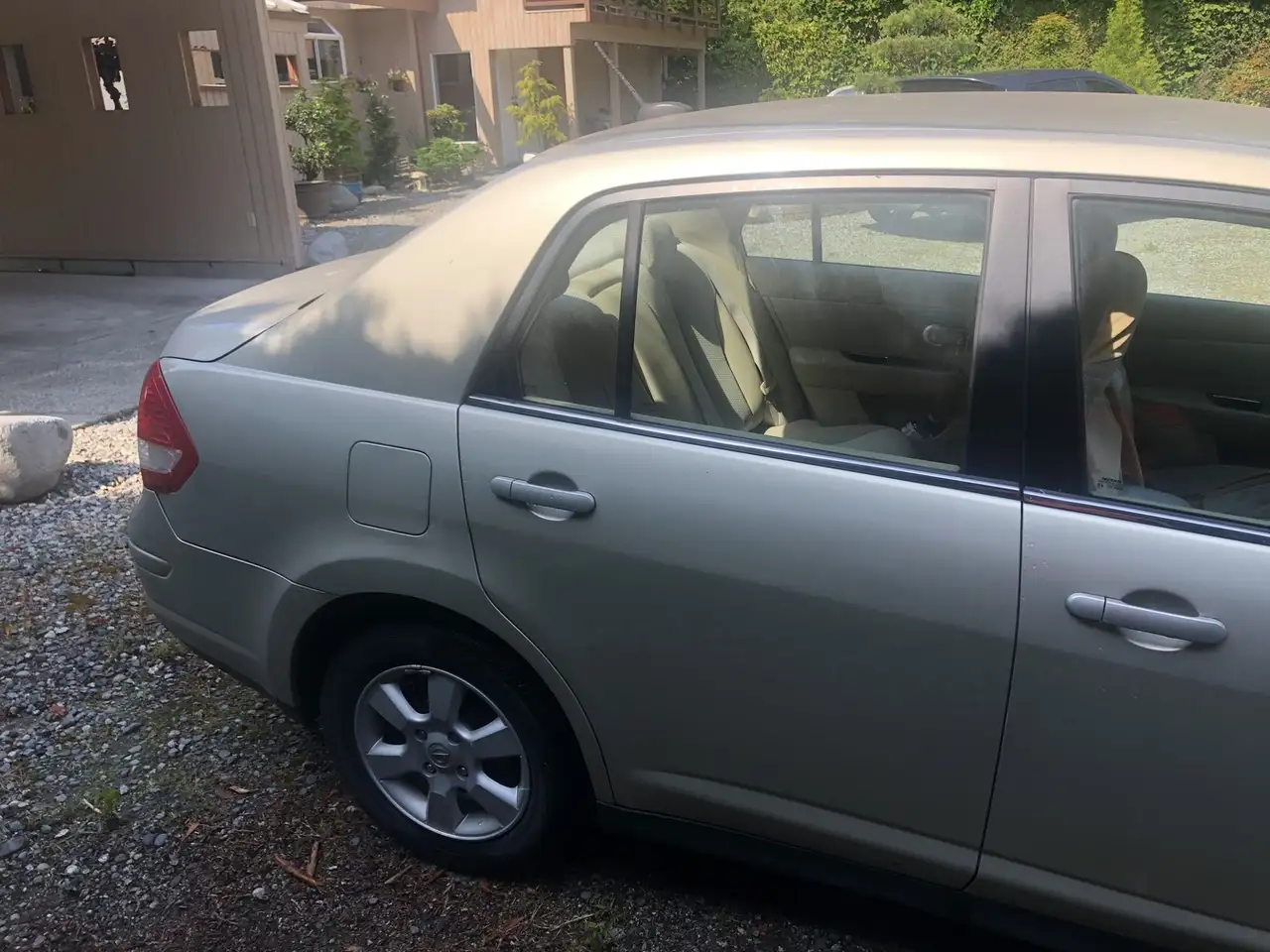 Nissan Versa photo Nissan Versa