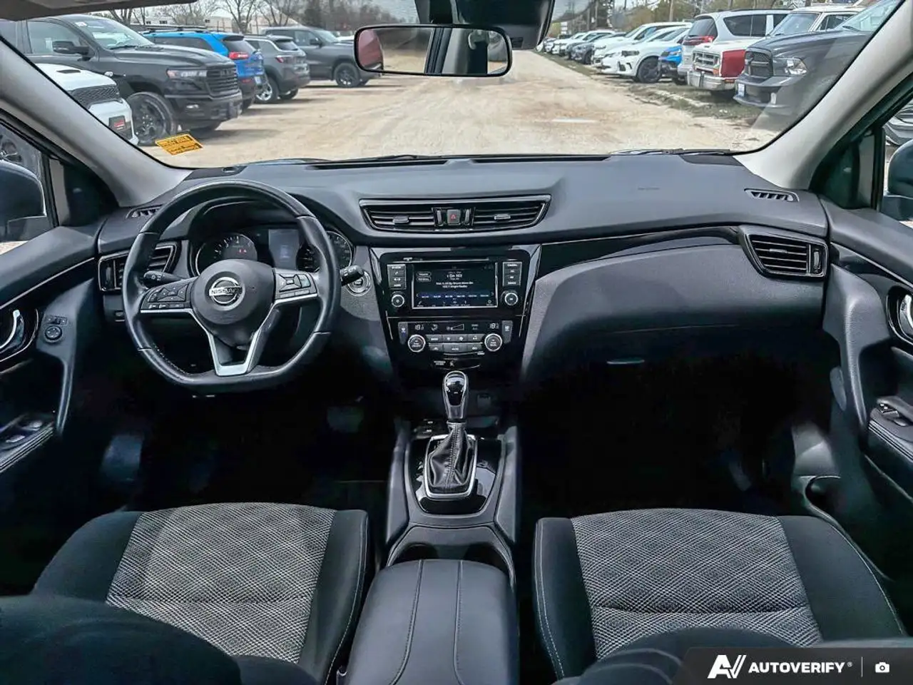 Nissan Qashqai photo Nissan Qashqai