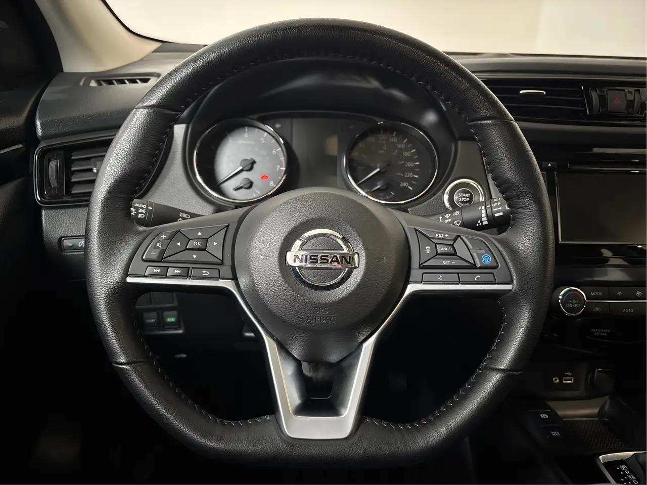 Nissan Qashqai снимка Nissan Qashqai