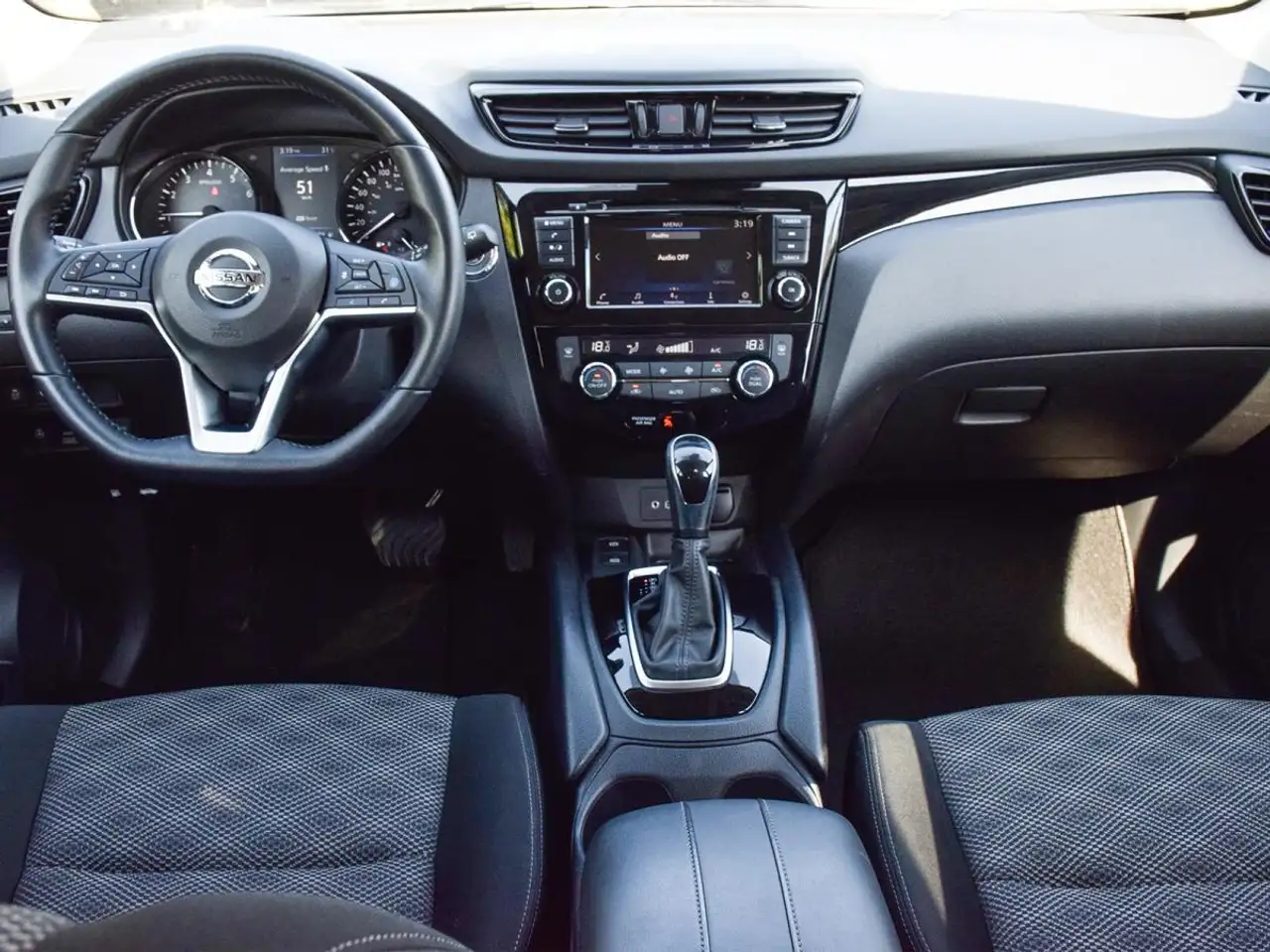 Nissan Qashqai снимка Nissan Qashqai