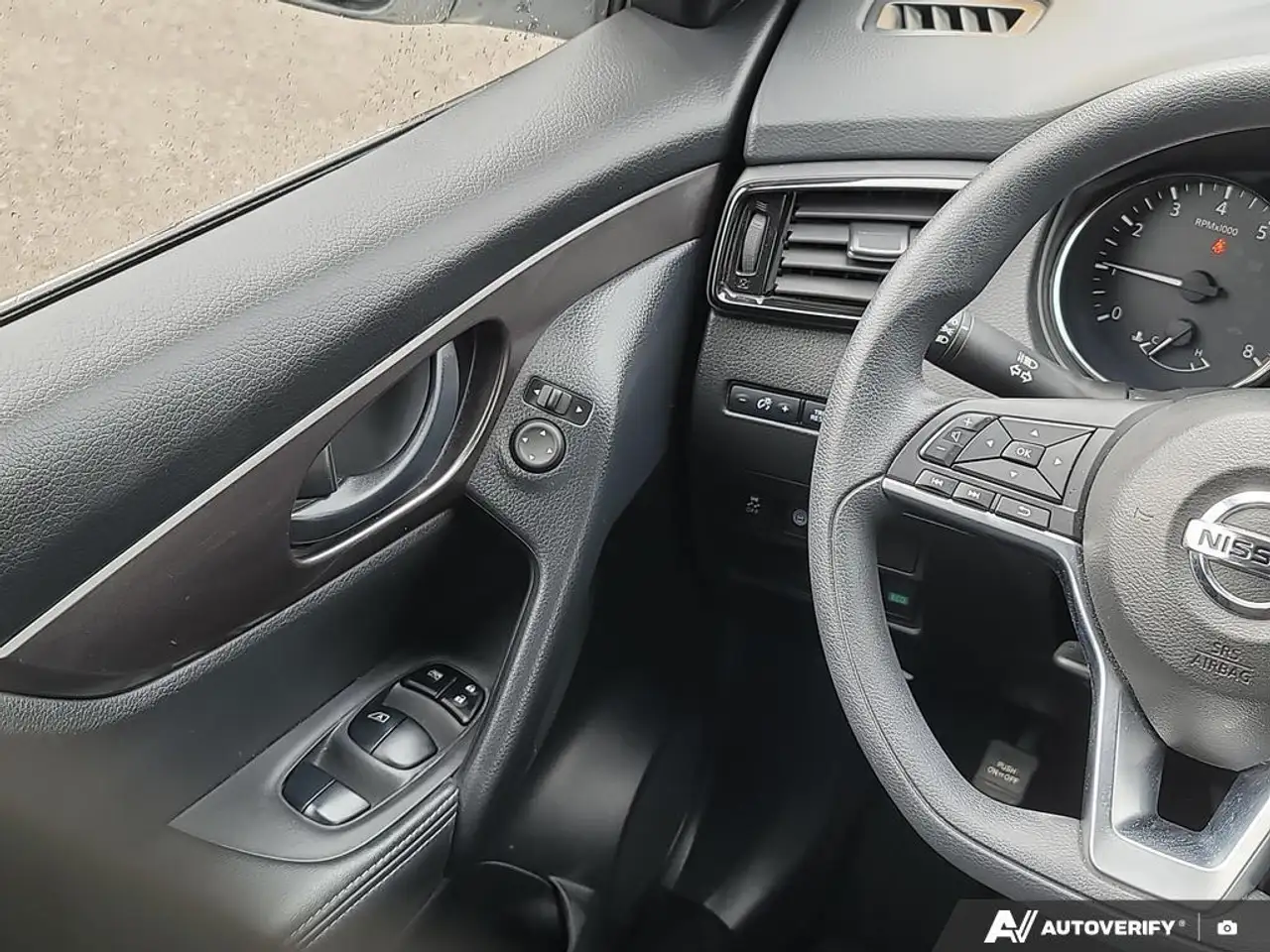 Nissan Qashqai снимка Nissan Qashqai