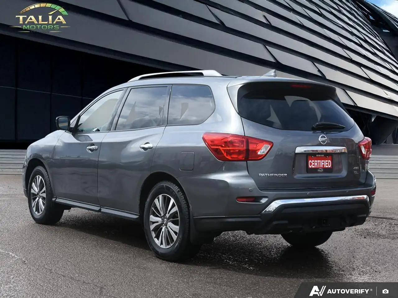 Nissan Pathfinder снимка Nissan Pathfinder