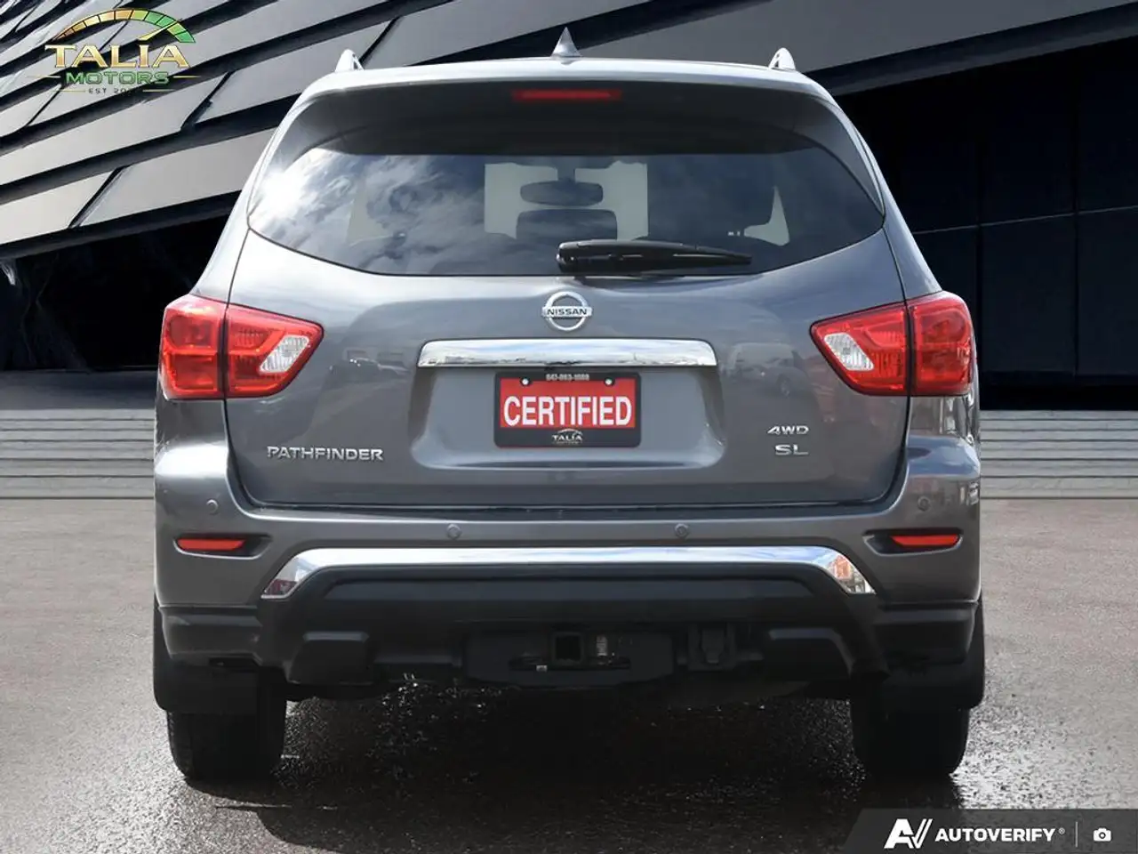 Nissan Pathfinder снимка Nissan Pathfinder