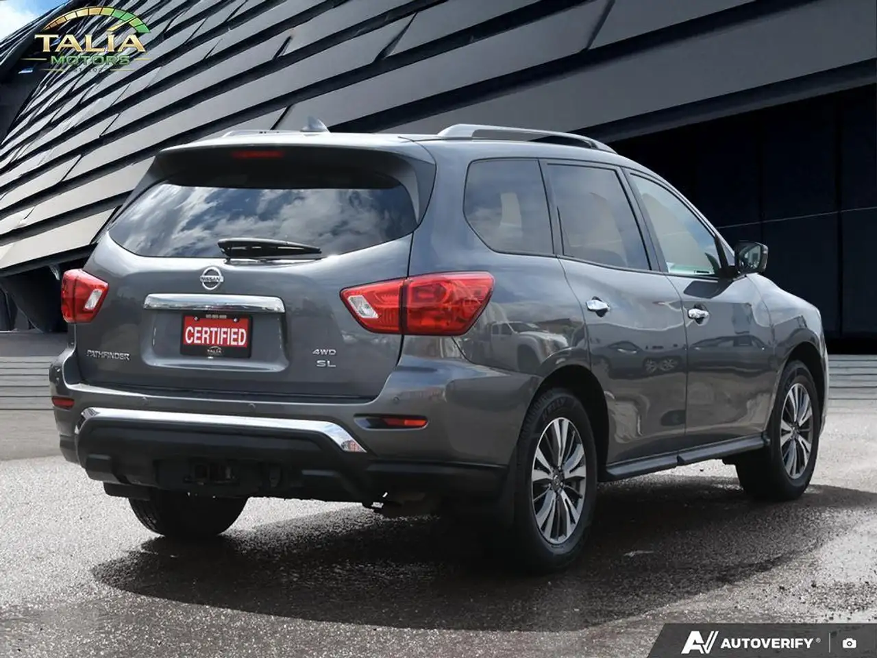 Nissan Pathfinder снимка Nissan Pathfinder