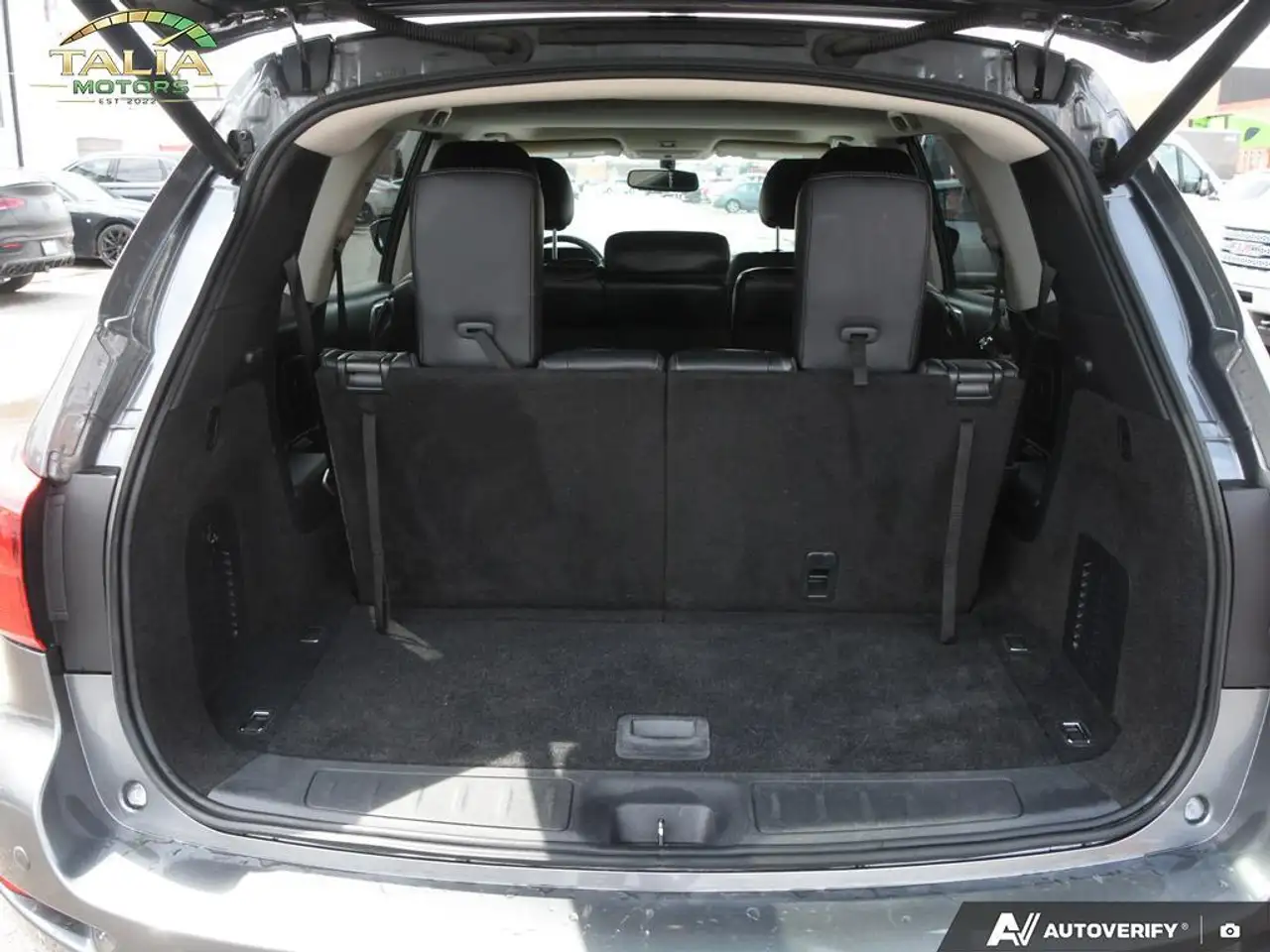 Nissan Pathfinder снимка Nissan Pathfinder