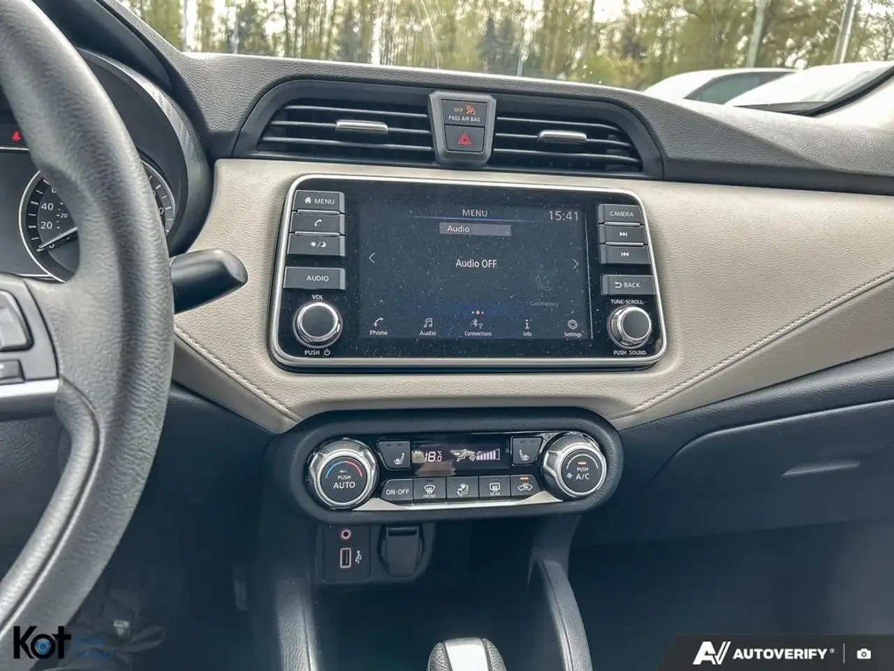 Nissan Versa fotografie Nissan Versa