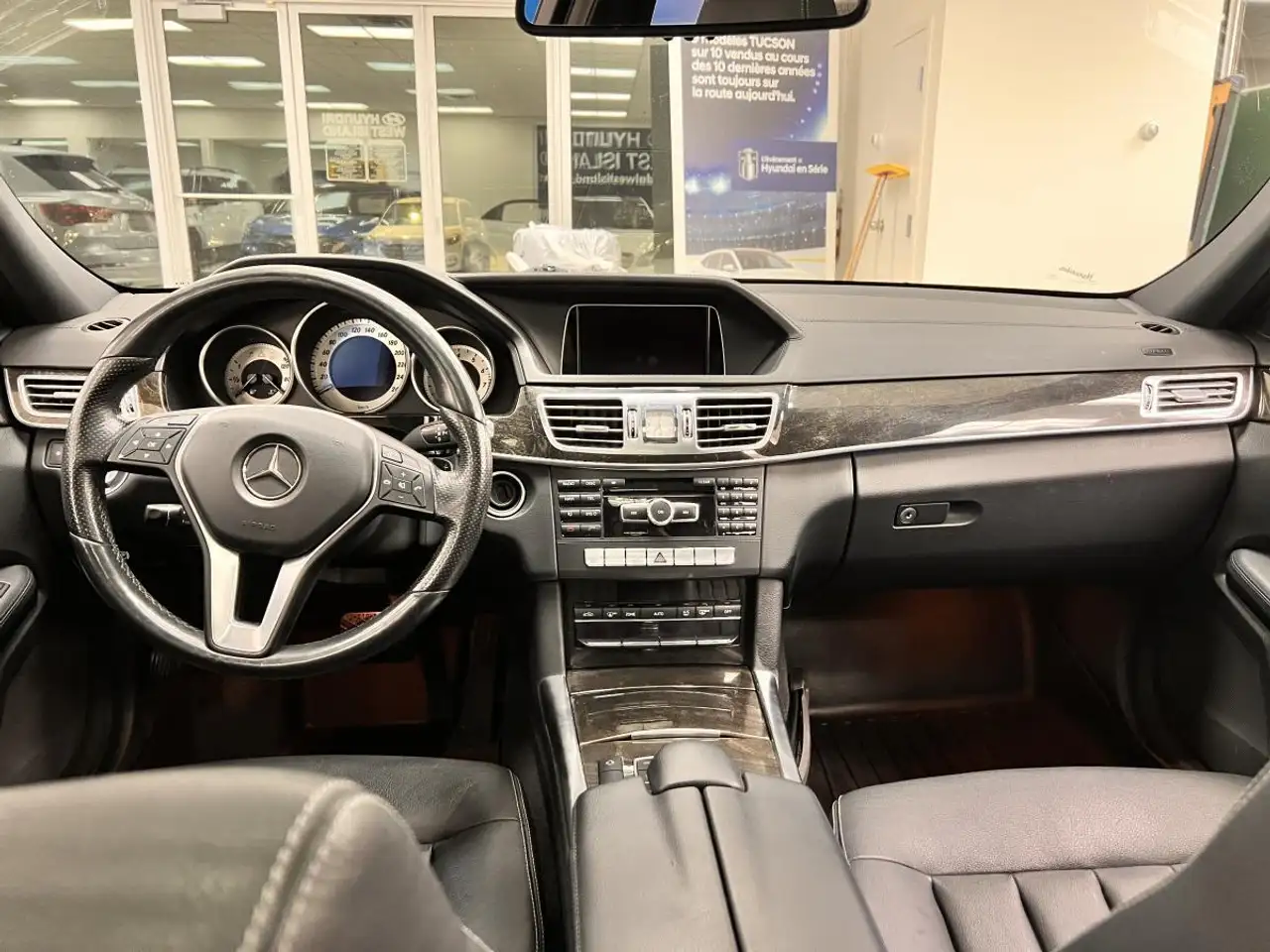 Mercedes-Benz E-Class снимка Mercedes-Benz E-Class