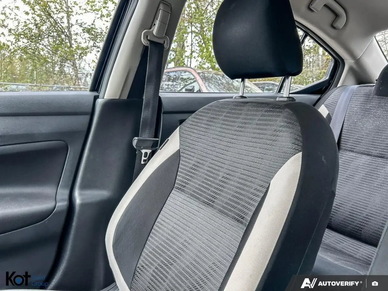Nissan Versa fotografie Nissan Versa