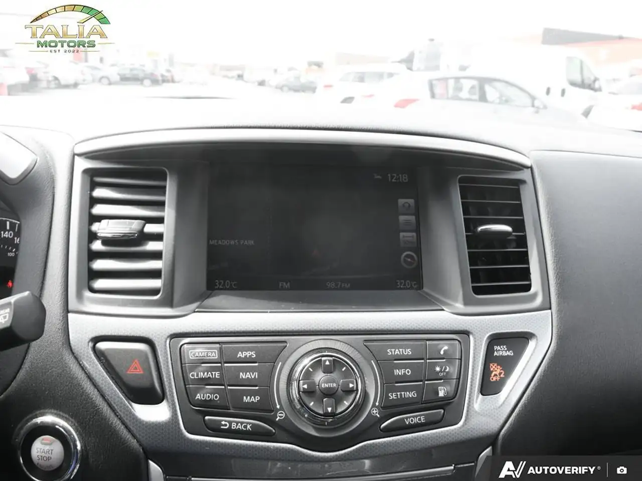 Nissan Pathfinder снимка Nissan Pathfinder