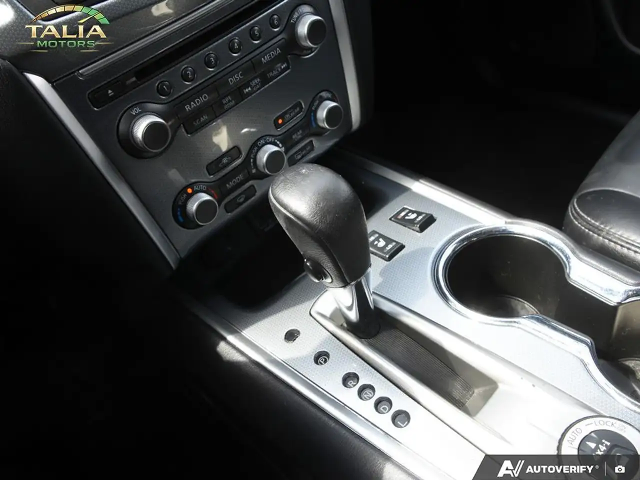 Nissan Pathfinder снимка Nissan Pathfinder