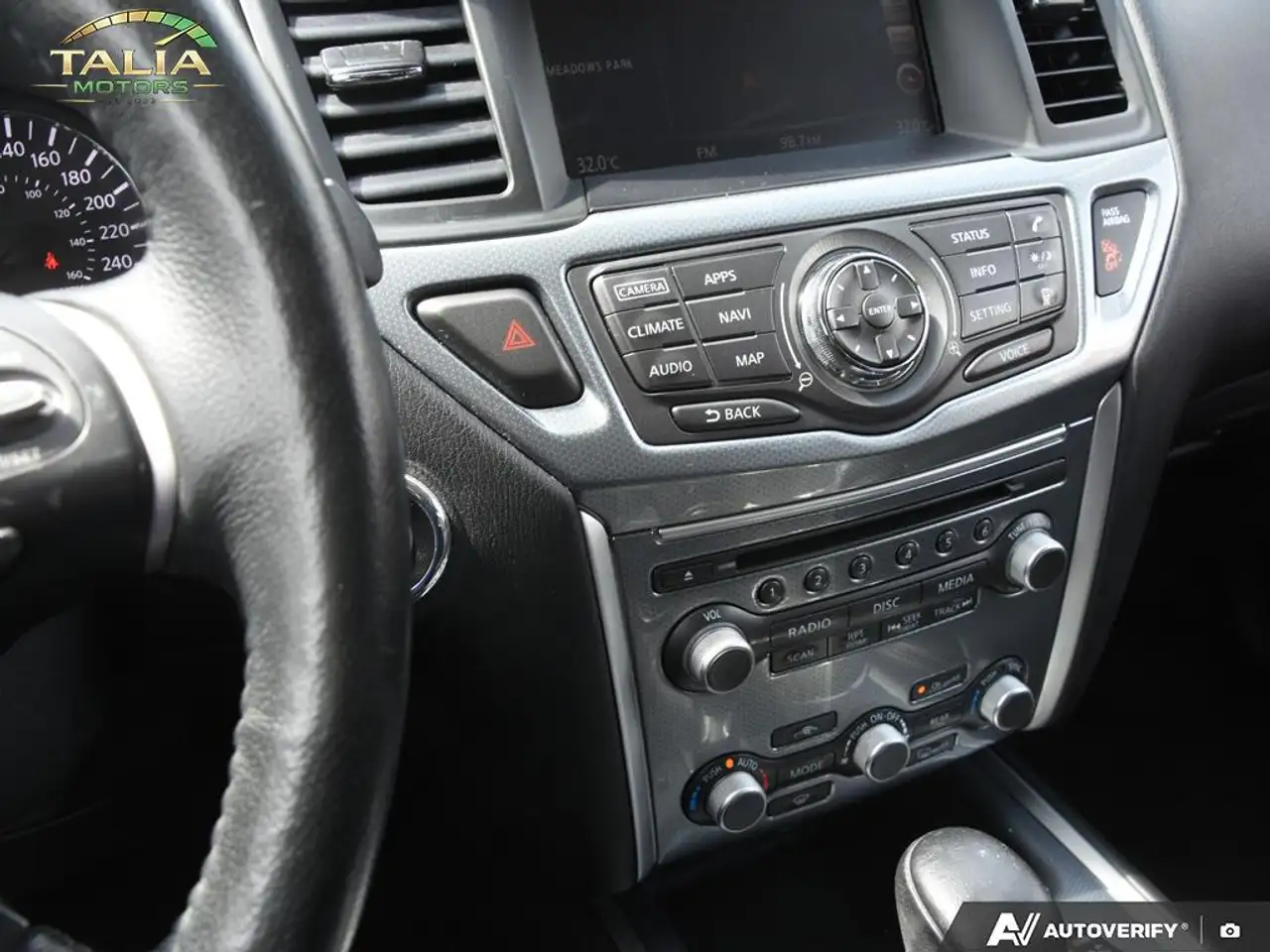 Nissan Pathfinder снимка Nissan Pathfinder