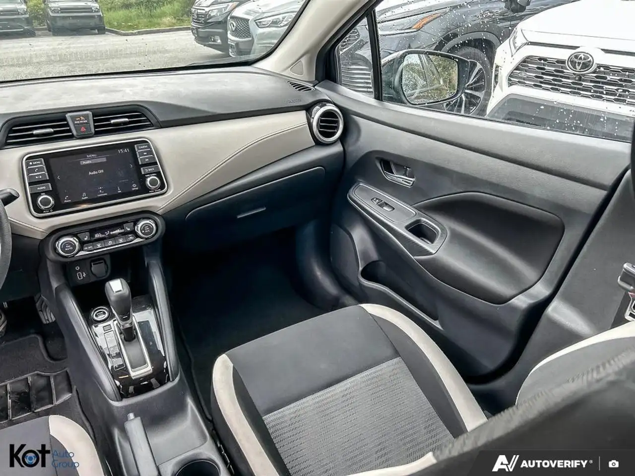 Nissan Versa fotografie Nissan Versa