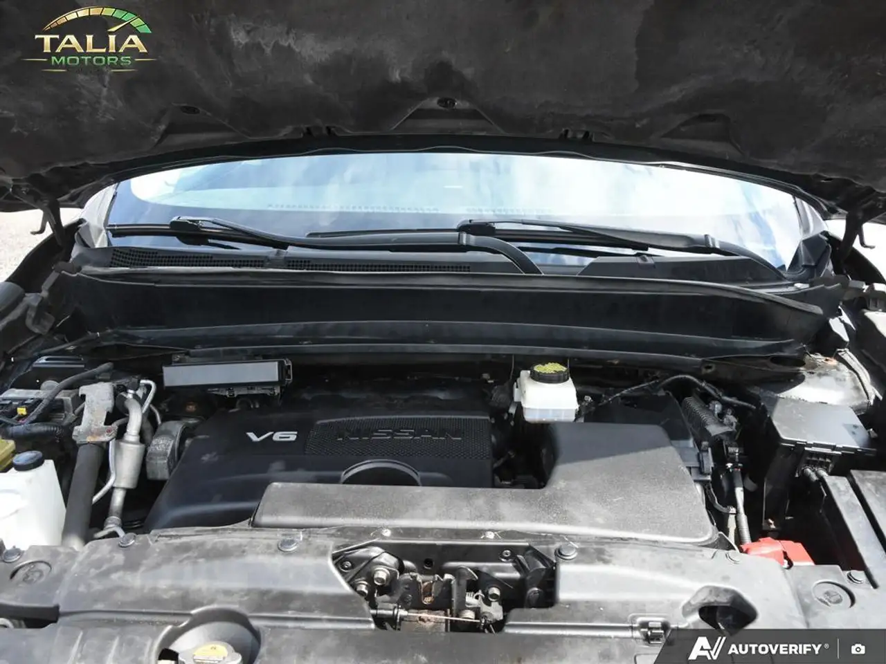 Nissan Pathfinder снимка Nissan Pathfinder