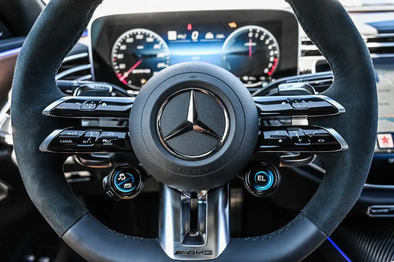 Mercedes-Benz E-Class fotografie Mercedes-Benz E-Class