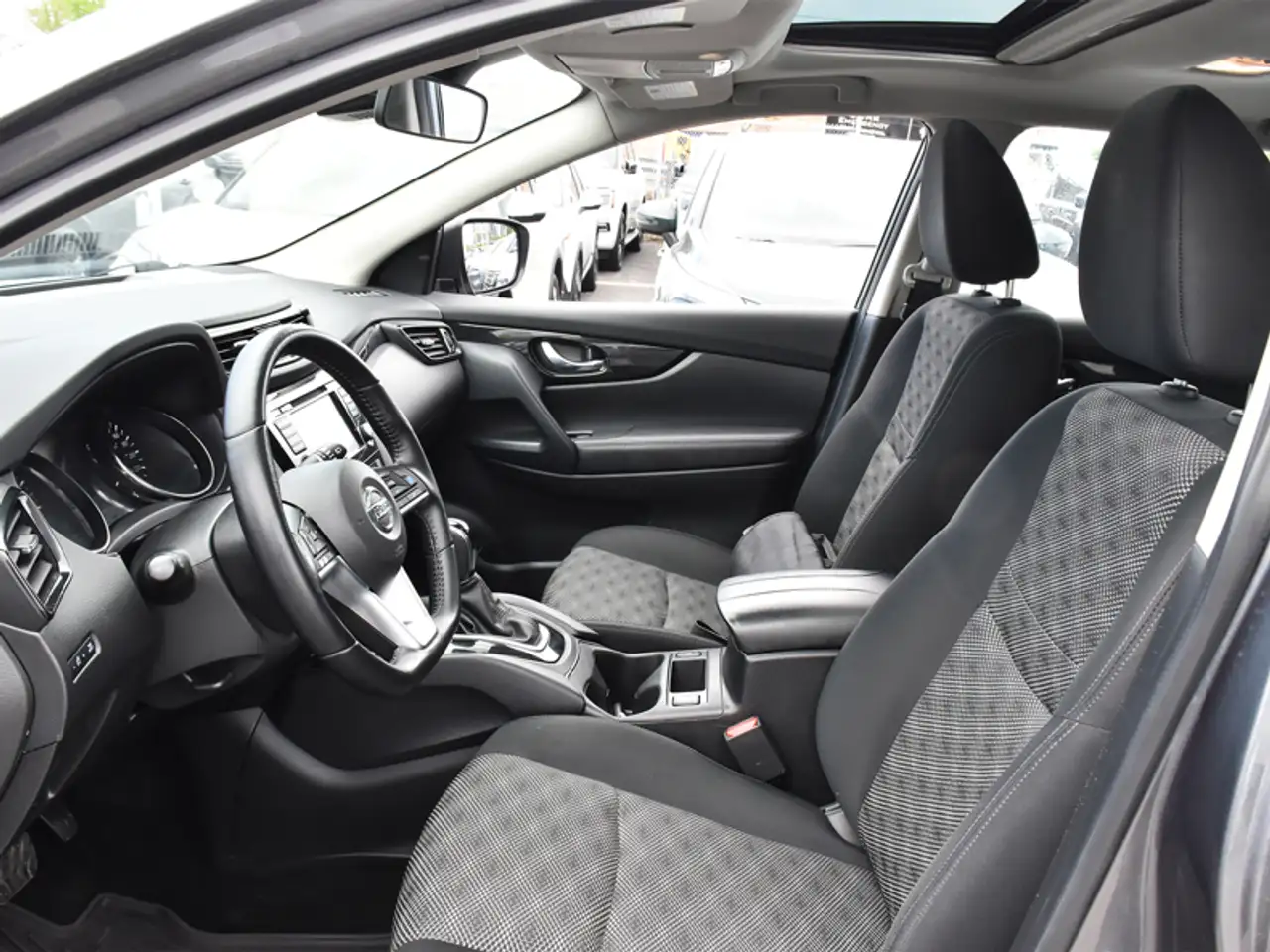 Nissan Qashqai снимка Nissan Qashqai