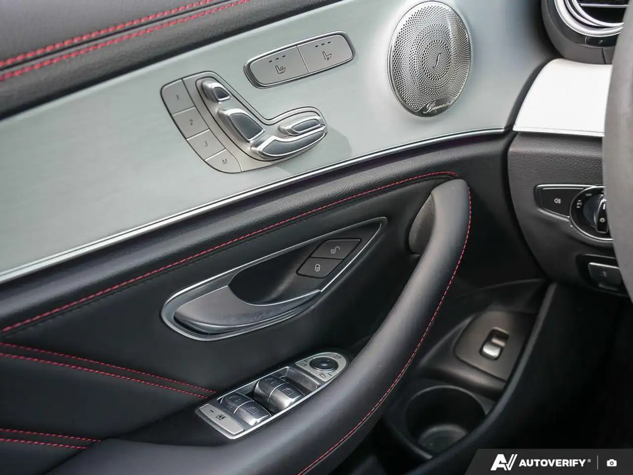 Mercedes-Benz E-Class fotografie Mercedes-Benz E-Class