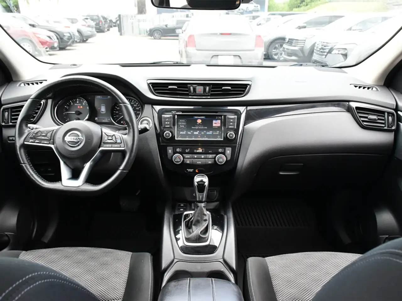 Nissan Qashqai снимка Nissan Qashqai