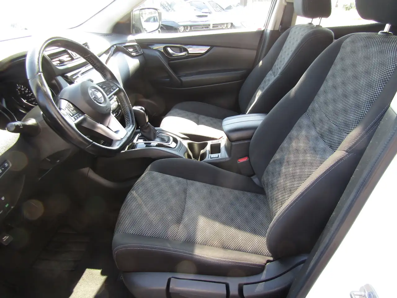 Nissan Qashqai снимка Nissan Qashqai
