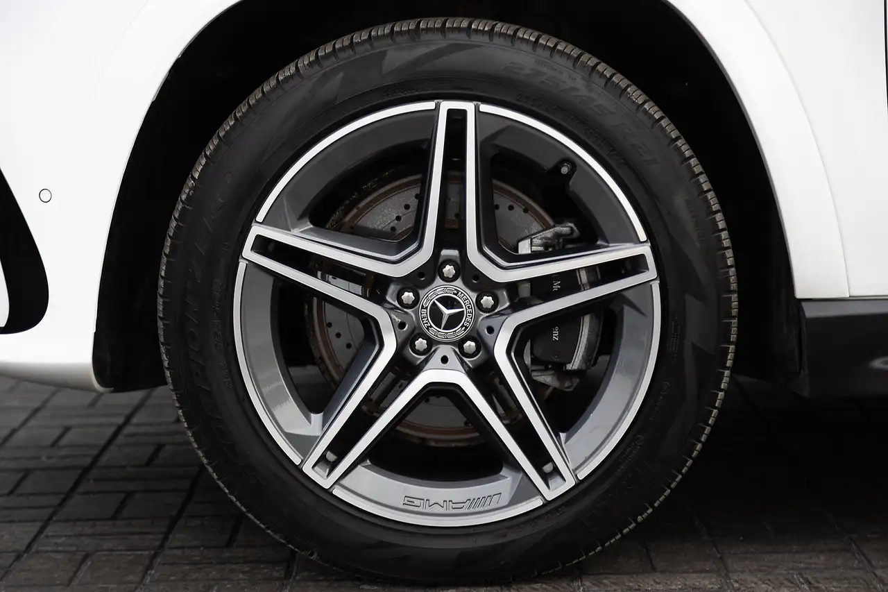 Mercedes-Benz GLS снимка Mercedes-Benz GLS