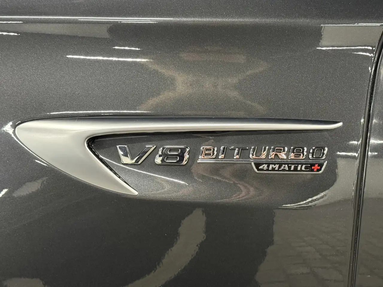 Mercedes-Benz E-Class снимка Mercedes-Benz E-Class