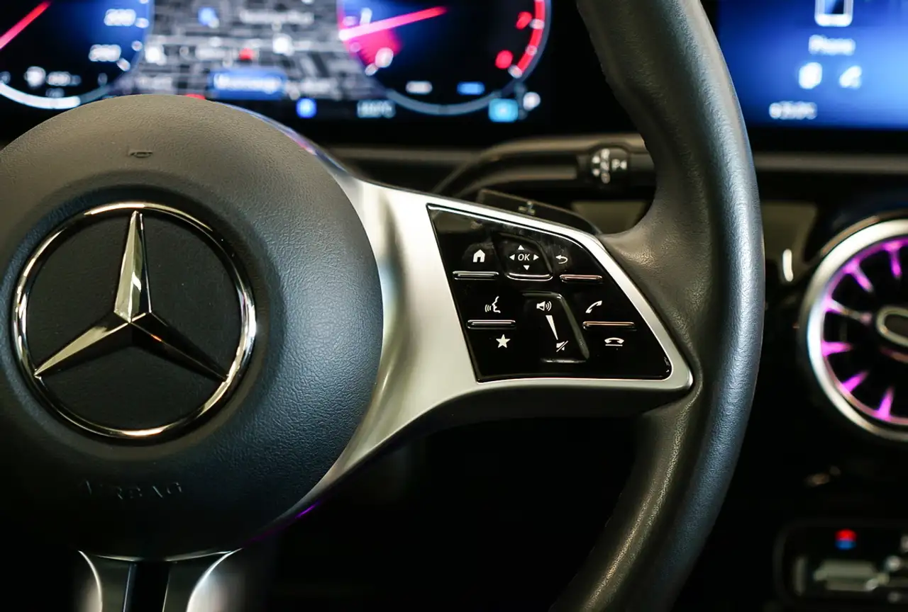 Mercedes-Benz CLA снимка Mercedes-Benz CLA