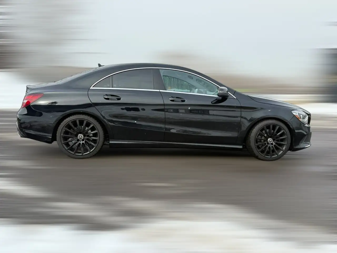Mercedes-Benz CLA снимка Mercedes-Benz CLA