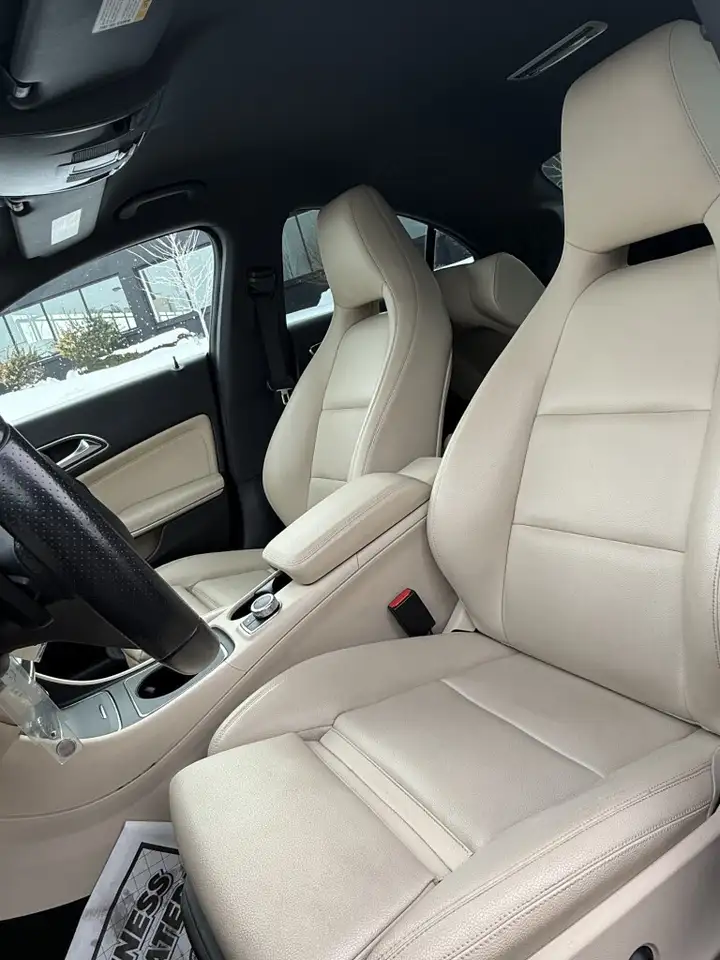 Mercedes-Benz CLA снимка Mercedes-Benz CLA