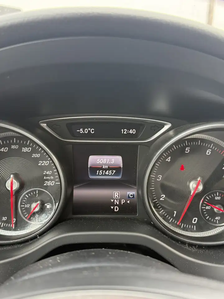 Mercedes-Benz CLA снимка Mercedes-Benz CLA