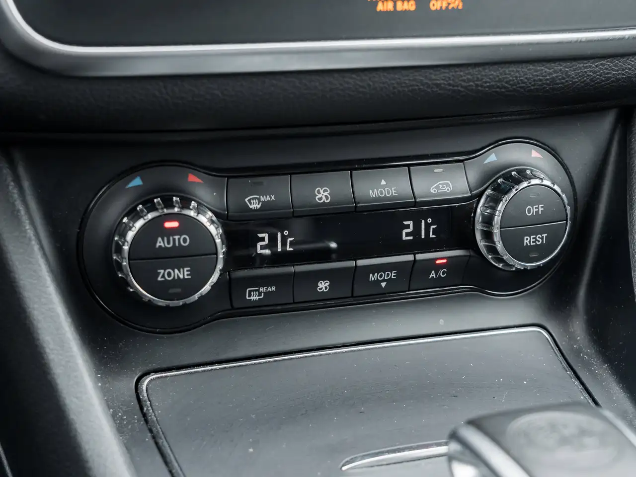 Mercedes-Benz CLA снимка Mercedes-Benz CLA