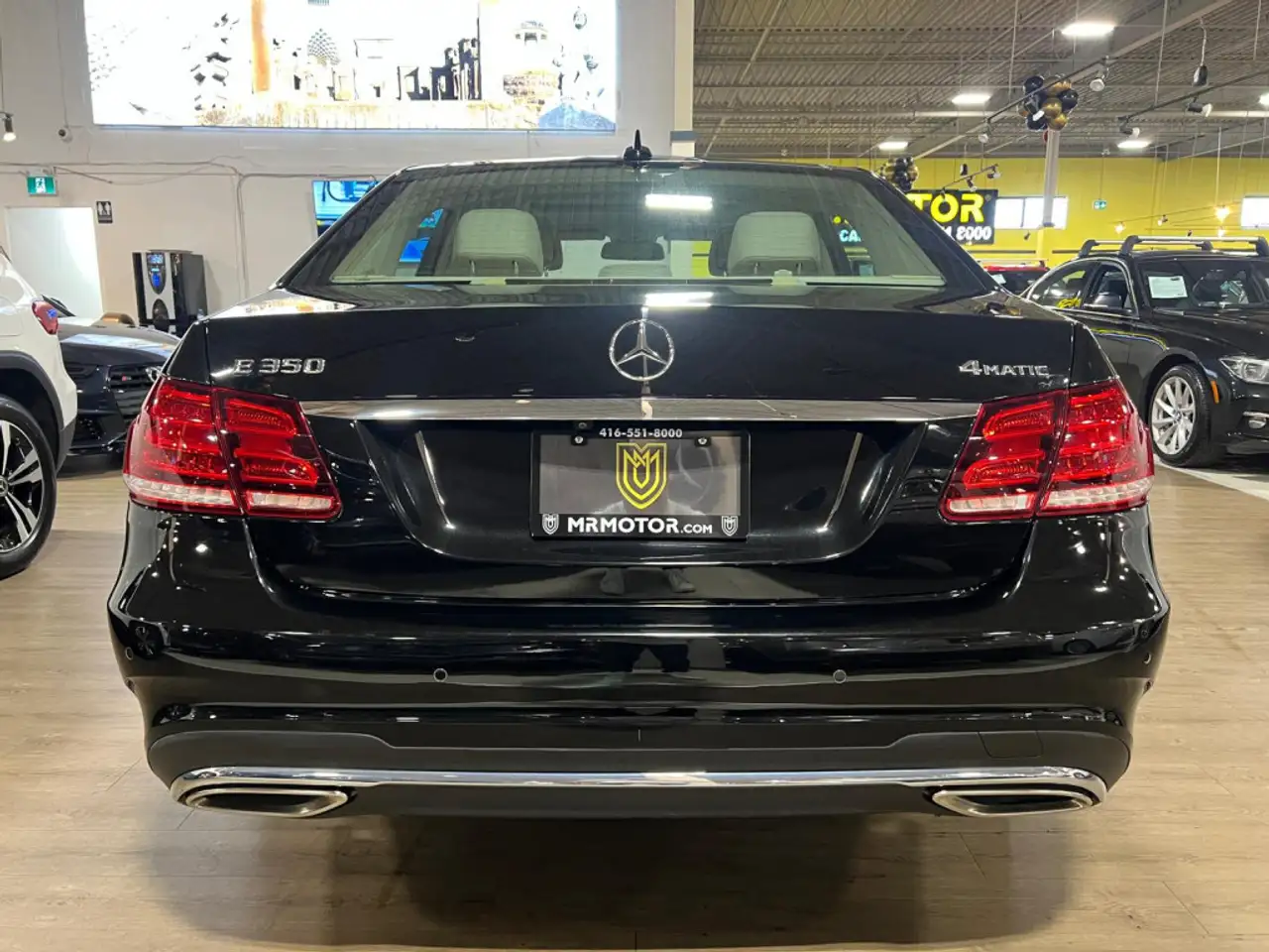 Mercedes-Benz E-Class снимка Mercedes-Benz E-Class