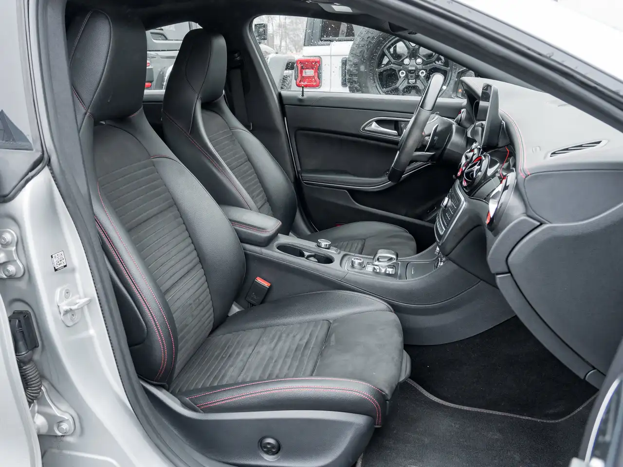 Mercedes-Benz CLA снимка Mercedes-Benz CLA