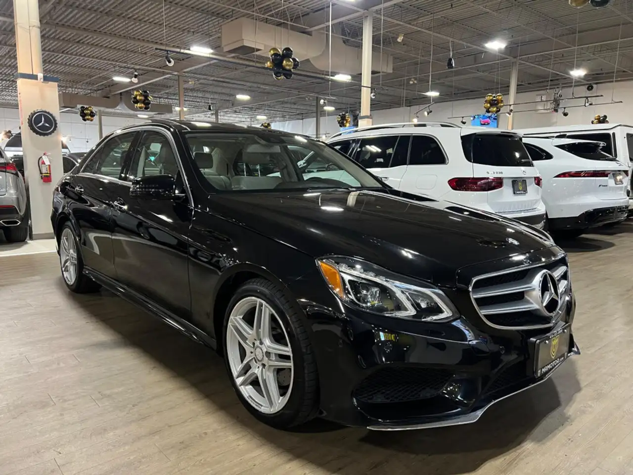 Mercedes-Benz E-Class снимка Mercedes-Benz E-Class