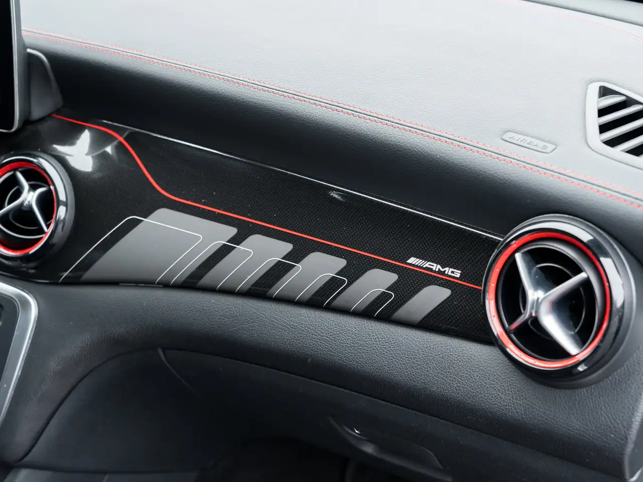 Mercedes-Benz CLA снимка Mercedes-Benz CLA