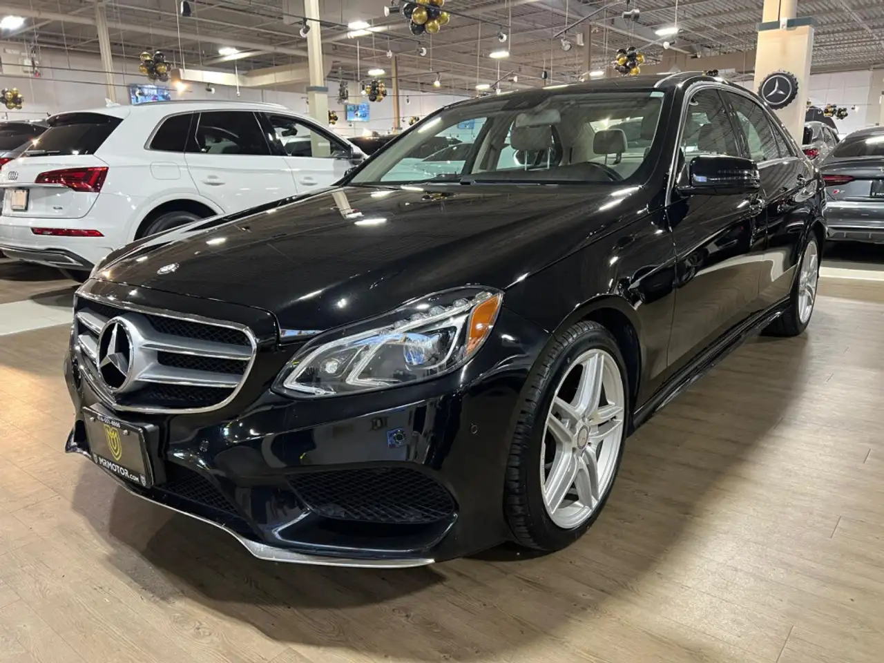 Mercedes-Benz E-Class снимка Mercedes-Benz E-Class
