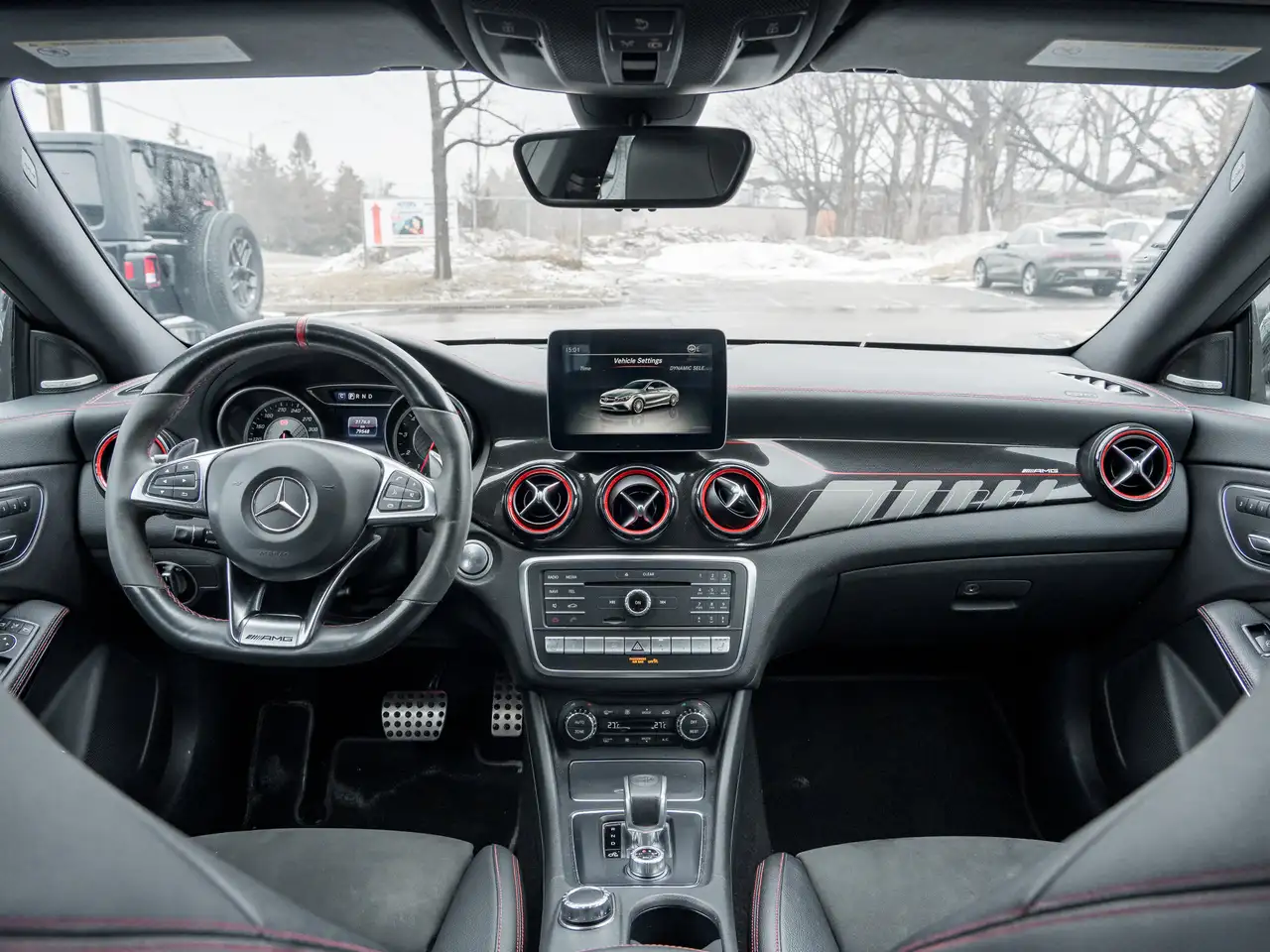 Mercedes-Benz CLA снимка Mercedes-Benz CLA