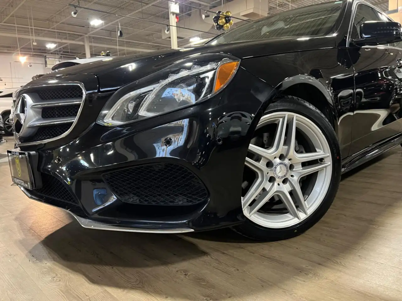 Mercedes-Benz E-Class снимка Mercedes-Benz E-Class