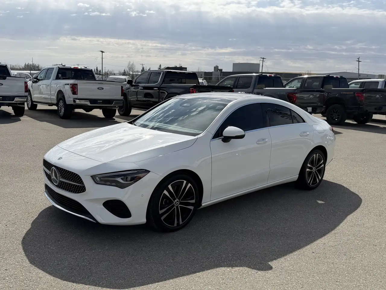 Mercedes-Benz CLA снимка Mercedes-Benz CLA