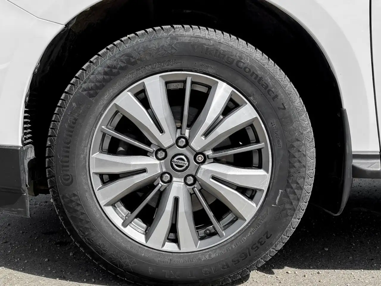 Nissan Pathfinder снимка Nissan Pathfinder