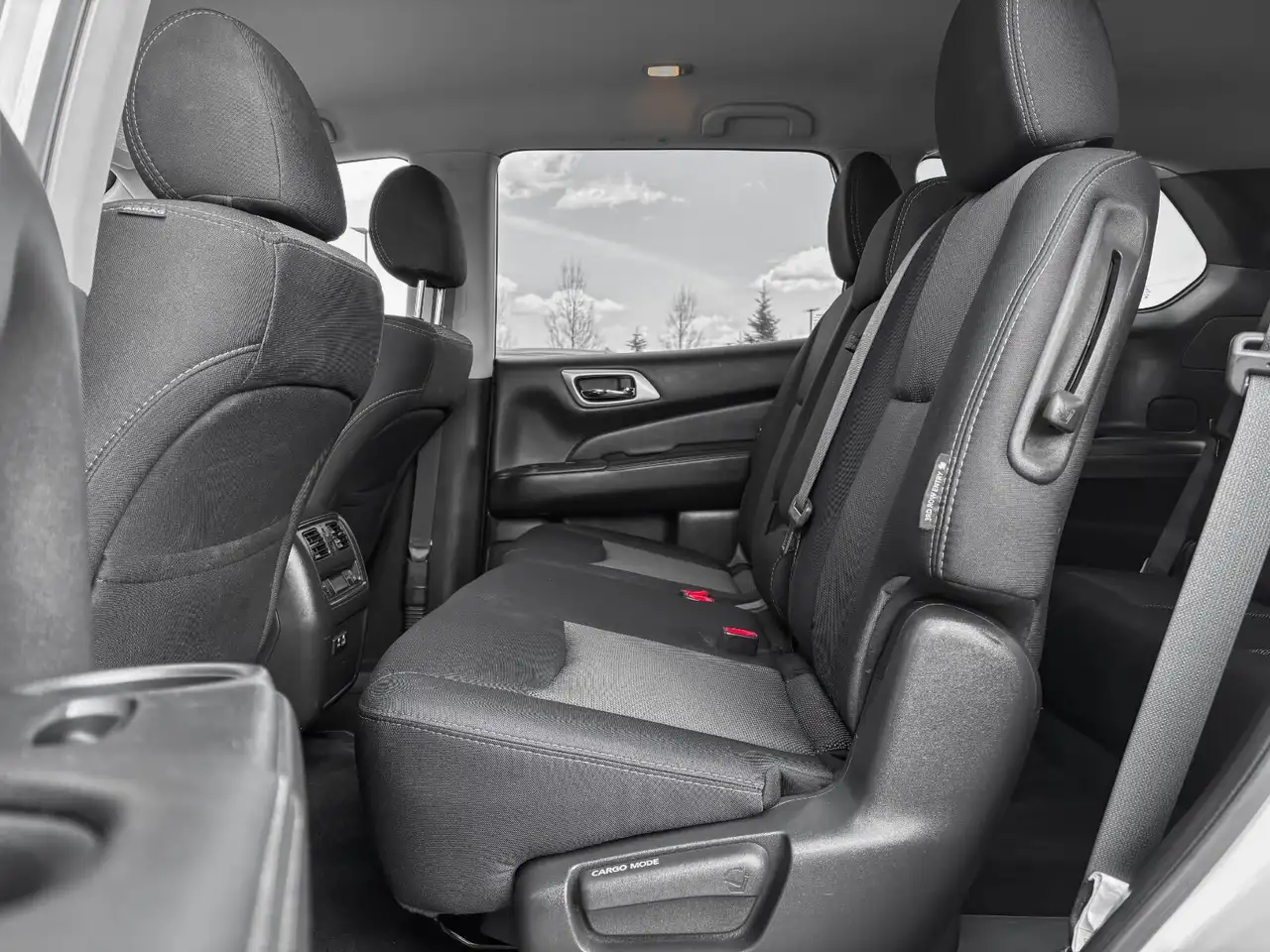 Nissan Pathfinder снимка Nissan Pathfinder