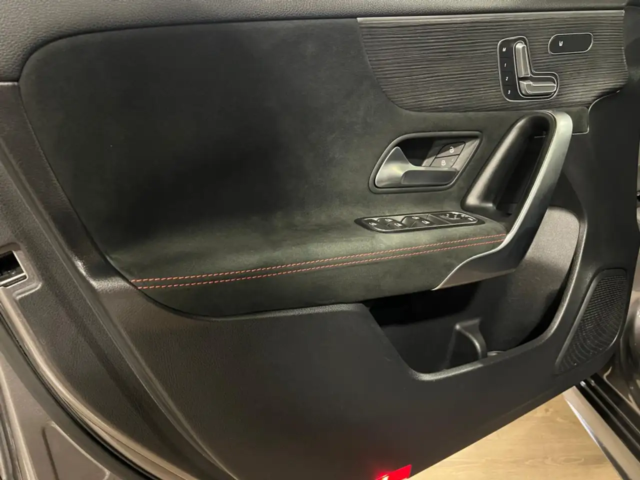 Mercedes-Benz A-Class снимка Mercedes-Benz A-Class