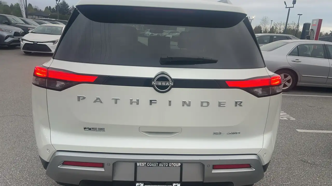 Nissan Pathfinder снимка Nissan Pathfinder