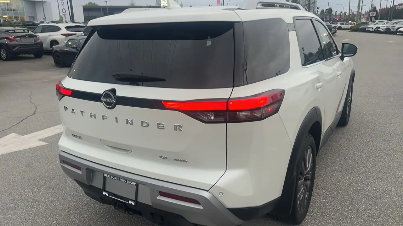 Nissan Pathfinder снимка Nissan Pathfinder