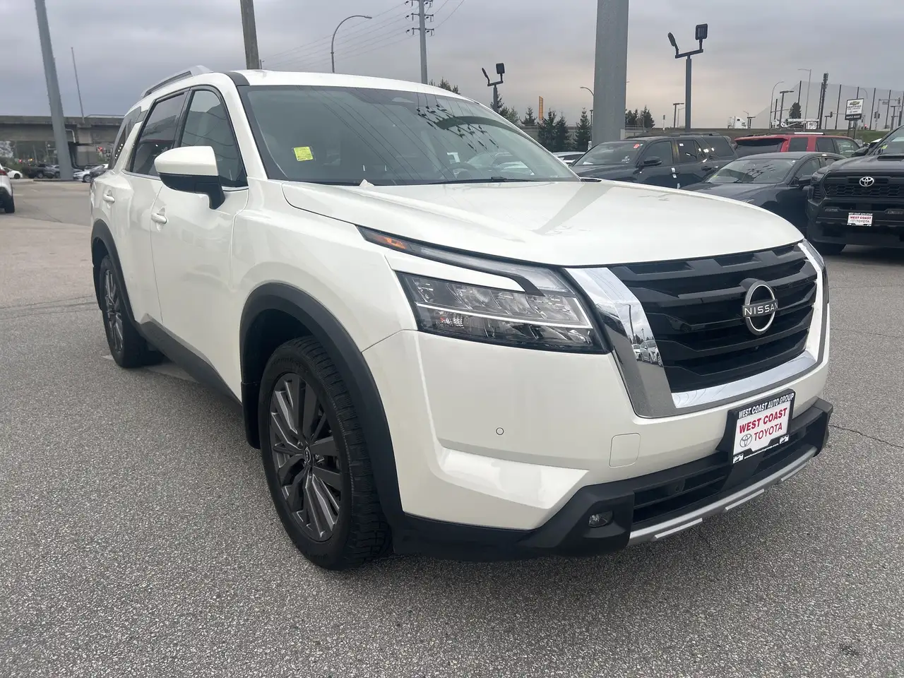 Nissan Pathfinder снимка Nissan Pathfinder
