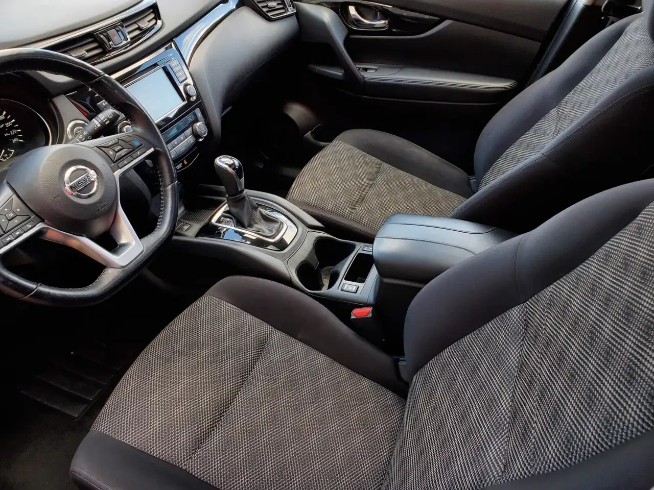 Nissan Qashqai снимка Nissan Qashqai